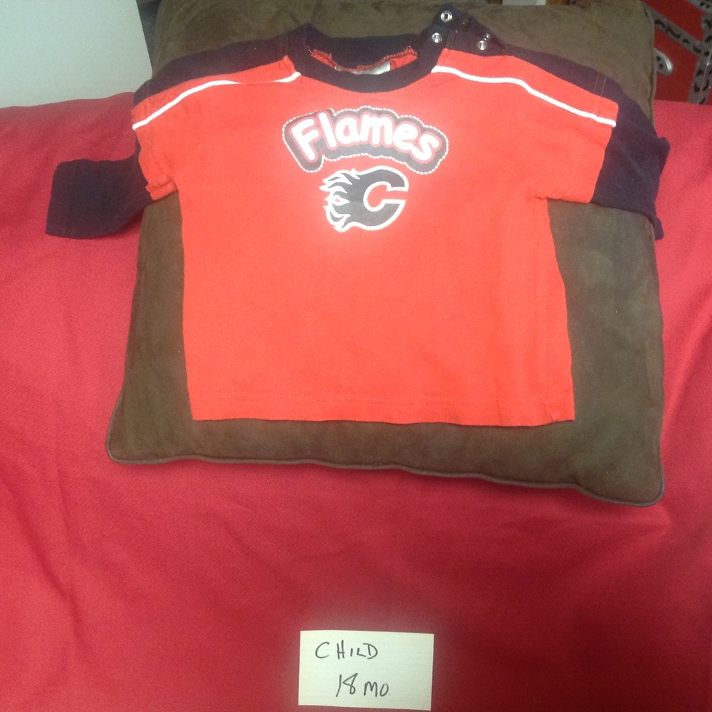 NHL Calgary Flames tshirt and beanie
